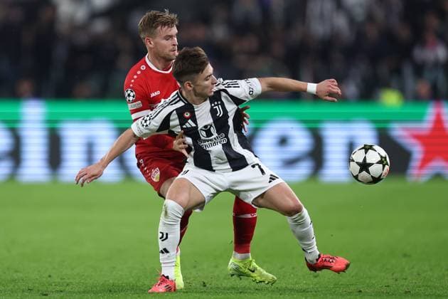 Juventus v VfB Stuttgart - UEFA Champions League 2024 25 League Phase MD3 Maximilian Mittelstadt of VfB Stuttgart and Francisco Conceicao of Juventus Fc battle for the ball during the Uefa Champions League 2024-25 match beetween Juventus Fc and VfB Stuttgart at Allianz Stadium on October 22, 2024 in Turin, Italy . Torino Allianz Stadium Italy Copyright: xMarcoxCanonierox