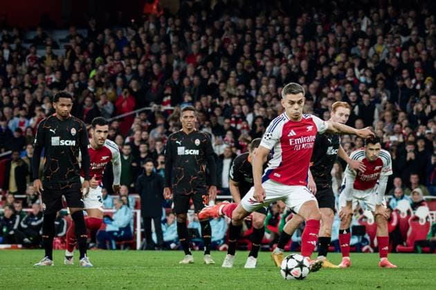 London, England, October 22 2024: Leandro Trossard (19 Arsenal) misses penalty kick during the UEFA Champions League game between Arsenal and Shakhtar Donetsk at Emirates Stadium in London, England. (Pedro Porru SPP) Copyright: xPedroxPorrux xSPPx spp-en-PePoSp-4F8A1722_DxO