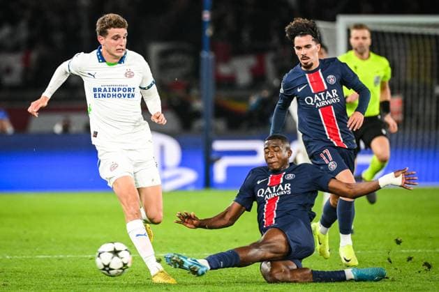 October 22, 2024, Paris, France, France: Guus TIL of PSV Eindhoven, Willian PACHO of PSG and Vitor MACHADO FERREIRA (Vitinha) of PSG during the UEFA Champions League, League Phase MD3 match between Paris Saint-Germain and PSV Eindhoven at Parc des Princes Stadium on October 22, 2024 in Paris, France. Paris France - ZUMAm308 20241022_zsp_m308_015 Copyright: xMatthieuxMirvillex