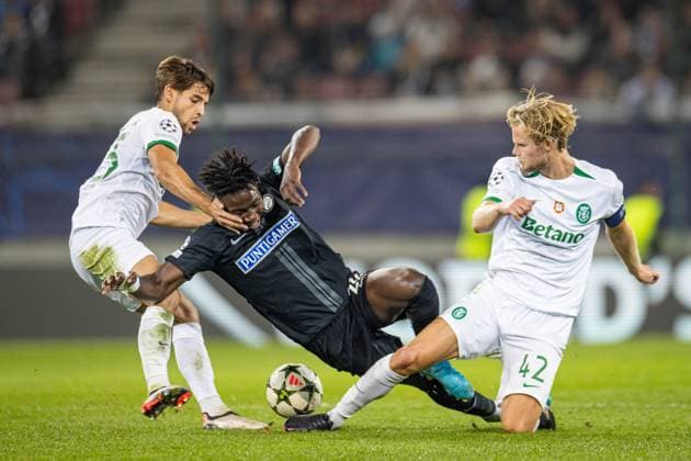 SOCCER - UEFA CL, Sturm vs Sporting KLAGENFURT,AUSTRIA,22.OCT.24 - SOCCER - UEFA Champions League, SK Sturm Graz vs Sporting CP. Image shows Jerry St Juste (Sporting Lissabon), Seedyahmed Jatta (Sturm) and Morten Hjulmand (Sporting Lissabon).  GEPAxpictures xMatthiasxTrinkl