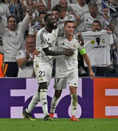 22 10 2024, Football UEFA Champions League 2024 2025, Matchday 3, Real Madrid Borussia Dortmund, at Estadio Santiango Bernabeu in Madrid Spain , Lucas Vazquez Real Madrid celebrates with his teammates about the 3 2, here with Antonio Rüdiger Real Madrid DFL and DFB regulations prohibit any use of photographs as image sequences and or quasi video