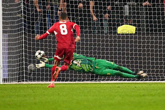 Juventus goalkeeper Mattia Perin saving a penalty during the Uefa Champions League soccer match, between Juventus and Stuttgart at the Allianz Stadium in Turin, north west Italy - Tuesday, October 22, 2024. - Soccer  Copyright: xMarcoxAlpozzi LaPressex