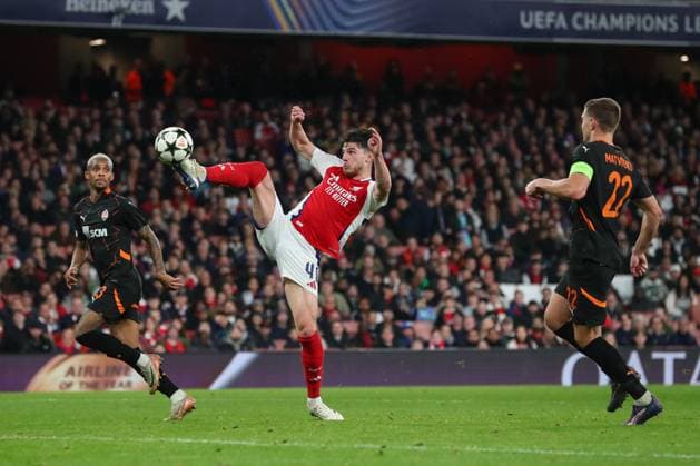 UEFA Champions League, League Stage Arsenal v FC Shakhtar Donetsk Declan Rice of Arsenal shoots on goal during the UEFA Champions League, League Stage Arsenal vs FC Shakhtar Donetsk at Emirates Stadium, London, United Kingdom, 22nd October 2024 (Photo by Izzy Poles News Images) London Emirates Stadium Greater London United Kingdom Copyright: xIzzyxPoles NewsxImagesx