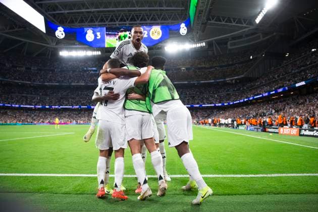 UEFA champions league - Real Madrid vs Borussia Dortmund MADRID, SPAIN - October 22:Several player of Real Madrid celebrates a goal during the UEFA champions league 2024 25 match between Real Madrid and Borussia Dortmund at Santiago Bernabeu Stadium. (Photo by Guillermo Martinez) Madrid Santiago BernabÃ u Stadium Spain Copyright: xGuillermoxMartinezx