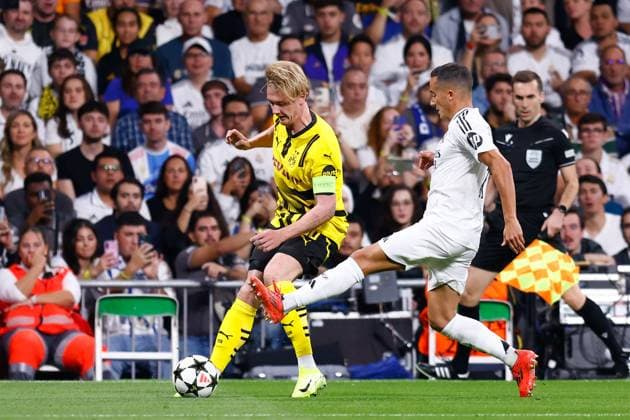 October 22, 2024, Madrid, Madrid, SPAIN: Julian Brandt of Borussia Dortmund and Lucas Vazquez of Real Madrid in action during the UEFA Champions League 2024 25 League Phase MD3 match between Real Madrid CF and Borussia Dortmund at Estadio Santiago Bernabeu on October 22, 2024, in Madrid, Spain. Madrid SPAIN - ZUMAa181 20241022_zaa_a181_190 Copyright: xDennisxAgyemanx