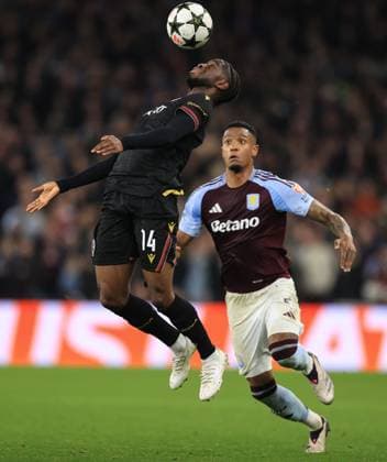 Fußball UEFA-Champions-League-Phase Aston Villa gegen Bologna 22. Oktober 2024 UEFA-Champions-League-Phase Aston Villa gegen Bologna Danylo Sikan von Shakhtar Donetsk köpft den Ball ins Aus Foto Simon Stacpoole Abseits Birmingham UK  Copyright: xSimonxStacpoolexOffside