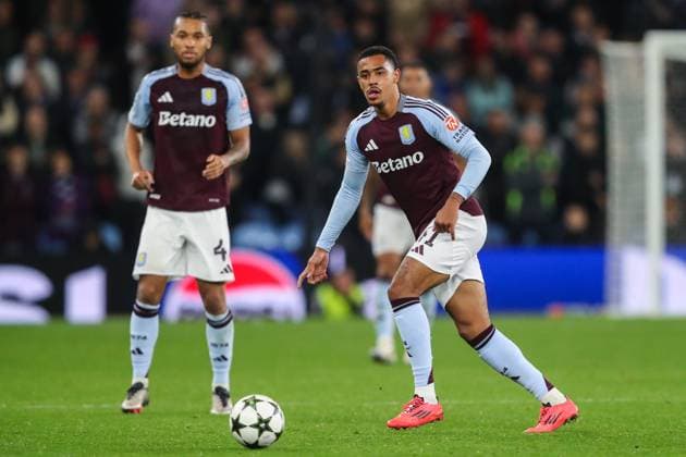 UEFA Champions League, League Stage Aston Villa v Bologna Jacob Ramsey of Aston Villa passes the ball during the UEFA Champions League, League Stage Aston Villa vs Bologna at Villa Park, Birmingham, United Kingdom, 22nd October 2024 (Photo by Gareth Evans News Images) Birmingham Villa Park West Midlands United Kingdom Copyright: xGarethxEvans NewsxImagesx