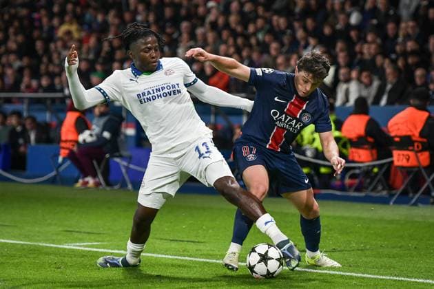 Champions League PSG vs PSV Eindhoven FA Paris Saint-Germain’s midfielder Joao Neves fights for the ball during the UEFA Champions League football match between Paris Saint-Germain and PSV Eindhoven at the Parc des Princes Stadium in Paris on October 22, 2024. Photo by Firas Abdullah ABACAPRESS.COM Paris Ile-de-France France  Copyright: xAbdullahxFiras ABACAx