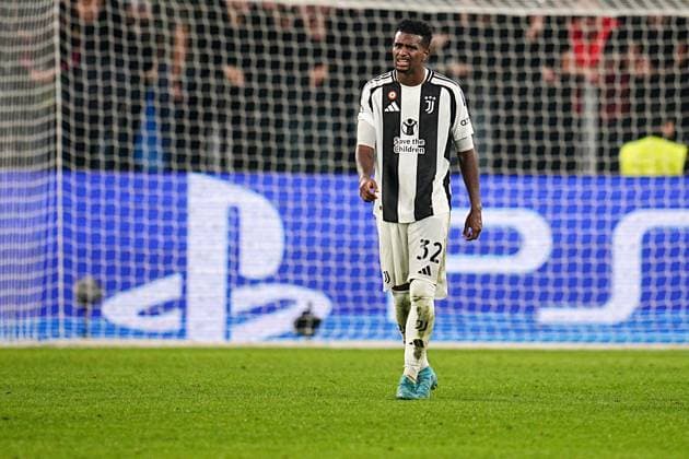 Juventus Juan Cabal reacts after Stuttgart s El Bilal Tour& xe9; score his goal during the Uefa Champions League soccer match, between Juventus and Stuttgart at the Allianz Stadium in Turin, north west Italy - Tuesday, October 22, 2024. - Soccer  Copyright: xMarcoxAlpozzi LaPressex