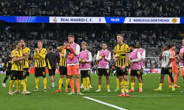 22 10 2024, Football UEFA Champions League 2024 2025, Matchday 3, Real Madrid Borussia Dortmund, at Estadio Santiango Bernabeu in Madrid Spain , The Dortmund players are disappointed after the match The result of 5 2 DFL and DFB regulations prohibit any use of photographs as image sequences and or quasi video