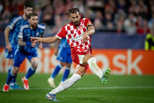 Cristian Stuani Girona FC shoots a penalty during a UEFA Champions League match between Girona FC and Slovan Bratislava at Estadi Municipal de Montilivi in Girona, Girona, Spain, on October 22 2024 Photo by Felipe Mondino Copyright: x@FELIPExMONDINOx