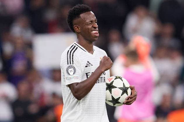 Vinicius Jr of Real Madrid CF Real Madrid v Borusssia Dortmund, La Liga, Football, Santiago Bernabeu Stadium, Madrid, Spain - 22 Oct 2024  Copyright: xRubenxAlbarran Shutterstockx 14805565df