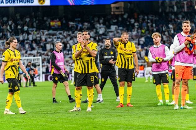 22 10 2024, Real Madrid vs Borussia Dortmund, UEFA Champions League, Matchday 3 Disappointment after the final whistle for Dortmund in front of their own fans Donyell Malen Borussia Dortmund, 21 Felix Nmecha Borussia Dortmund, 8 Serhou Guirassy Borussia Dortmund, 9 Nico Schlotterbeck Borussia Dortmund, 4 Emre Can Borussia Dortmund, 23 Marcel Sabitzer Borussia Dortmund, 20 Maximilian Beier Borussia Dortmund, 14 Copyright: xBahhoxKarax