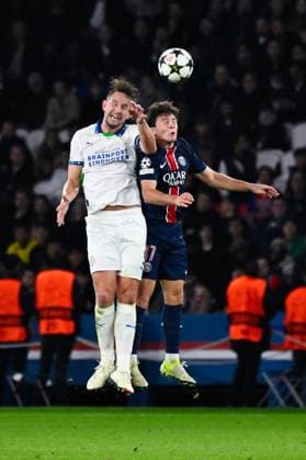 Luuk De Jong ( 9 - PSV ) and Joao Pedro Goncalves Neves ( 87 - PSG ) during the UEFA Champions League match between Paris Saint Germain and PSV Eindhoven at Parc Des Princes on October 22, 2024 in Paris, France. ( Photo by federico pestellini panoramic ) - FOOTBALL : PSG vs PSV - Ligue des Champions - 22 10 2024 FedericoPestellini Panoramic 