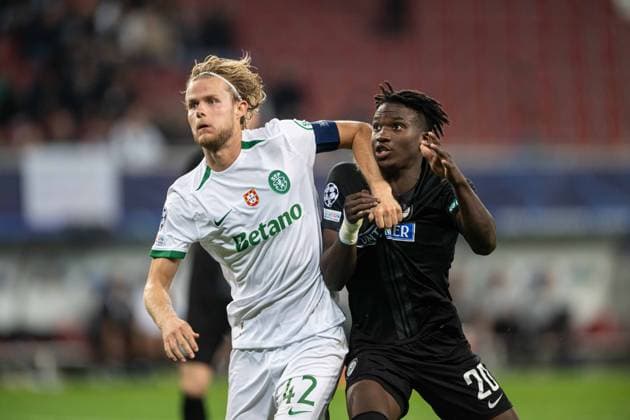 Morten Hjulmand in the battle with Seedy Jatta during UEFA Champions league match, Sturm Graz - Sporting CP , 22. october 2024 Copyright: xMICHALxFAJT,ZOSPORTU.SKx DSC_3810