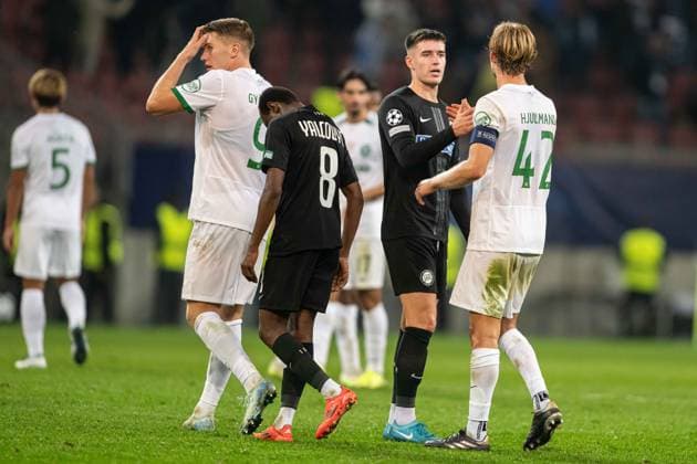 Both teams players say hello after UEFA Champions league match, Sturm Graz - Sporting CP , 22. october 2024 Copyright: xMICHALxFAJT,ZOSPORTU.SKx DSC_4154