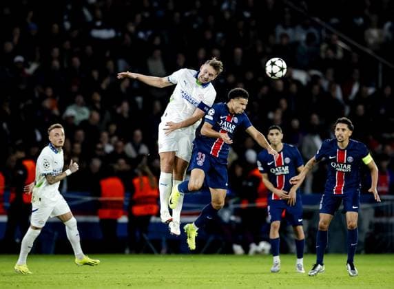 PARIS - Noa Lang of PSV Eindhoven, Luuk de Jong of PSV Eindhoven, Warren Zaire-Emery of Paris Saint-Germain and Marquinhos of Paris Saint-Germain (l-r) during the UEFA Champions League match between Paris Saint Germain and PSV Eindhoven at Parc des Princes on Oct. 22, 2024 in Paris, France. ANP ROBIN VAN LONKHUIJSEN UEFA Champions League 2024 25 xVIxANPxSportx xxANPxIVx 511591938 originalFilename: 511591938.jpg