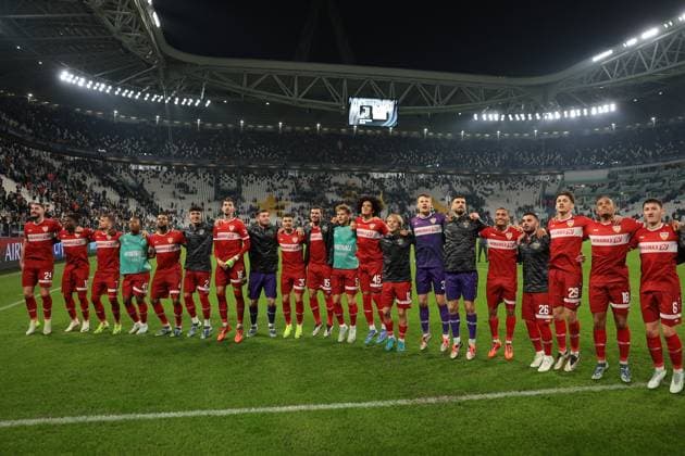 Sport Bilder des Tages Turin, Italy, 22nd October 2024. VfB Stuttgart players celebrate the 1-0 victory in front of their fans following the final whistle of the UEFA Champions League match at Juventus Stadium, Turin. Picture credit should read: Jonathan Moscrop Sportimage EDITORIAL USE ONLY. No use with unauthorised audio, video, data, fixture lists, club league logos or live services. Online in-match use limited to 120 images, no video emulation. No use in betting, games or single club league player publications. SPI-3387-0022