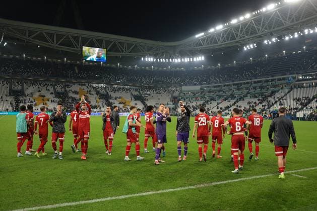 Turin, Italy, 22nd October 2024. VfB Stuttgart players salute their fans following the final whistle of the UEFA Champions League match at Juventus Stadium, Turin. Picture credit should read: Jonathan Moscrop Sportimage EDITORIAL USE ONLY. No use with unauthorised audio, video, data, fixture lists, club league logos or live services. Online in-match use limited to 120 images, no video emulation. No use in betting, games or single club league player publications. SPI-3387-0023