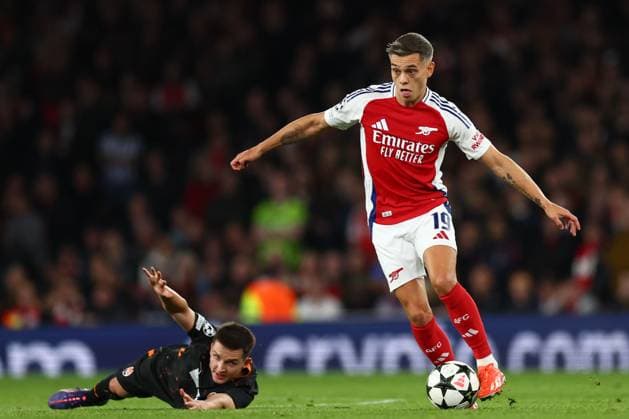 Leandro Trossard of Arsenal turns Dmytro Kryskiv of Shakhtar Donetsk Arsenal v Shakhtar Donetsk, UEFA Champions League, Group Stage, Football, Emirates Stadium, London, UK, 22 Oct 2024 EDITORIAL USE ONLY No use with unauthorised audio, video, data, fixture lists, club league logos or live services. Online in-match use limited to 120 images, no video emulation. No use in betting, games or single club league player publications. Copyright: xSimonxDael Shutterstockx 14801590cb