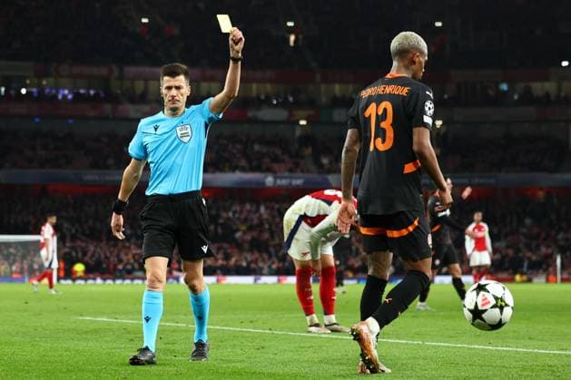 Match Referee Benoit Bastien shows Pedrinho of Shakhtar Donetsk a yellow card Arsenal v Shakhtar Donetsk, UEFA Champions League, Group Stage, Football, Emirates Stadium, London, UK, 22 Oct 2024 EDITORIAL USE ONLY No use with unauthorised audio, video, data, fixture lists, club league logos or live services. Online in-match use limited to 120 images, no video emulation. No use in betting, games or single club league player publications. Copyright: xSimonxDael Shutterstockx 14801590dj