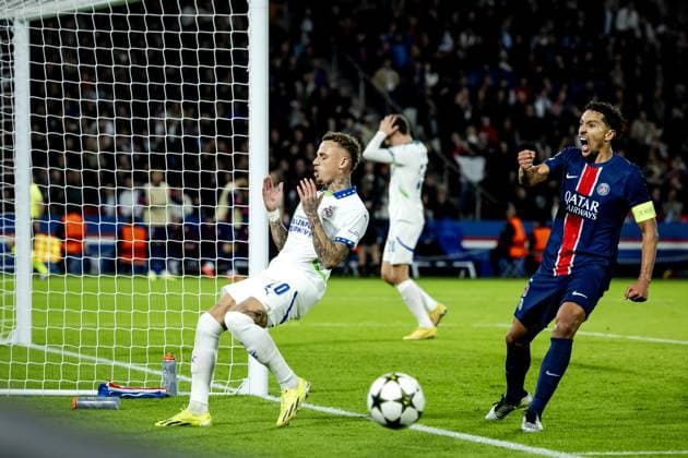 PARIS - Noa Lang of PSV Eindhoven, Guus Til of PSV Eindhoven balks, Marquinhos of Paris Saint-Germain (l-r) celebrates during the UEFA Champions League match between Paris Saint Germain and PSV Eindhoven at Parc des Princes on Oct. 22, 2024 in Paris, France. ANP ROBIN VAN LONKHUIJSEN UEFA Champions League 2024 25 xVIxANPxSportx xxANPxIVx 511593207 originalFilename: 511593207.jpg