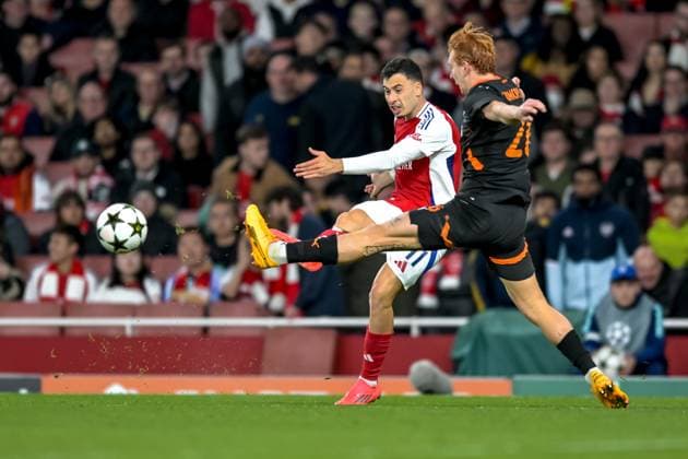 Gabriel Martinelli of Arsenal FC crosses the ball during the UEFA Champions League match between Arsenal and Shakhtar Donetsk at the Emirates Stadium, London, England on 22 October 2024. Copyright: xPhilxHutchinsonx 42010039