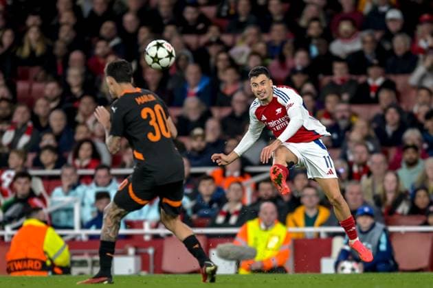 Gabriel Martinelli of Arsenal FC crosses the ball during the UEFA Champions League match between Arsenal and Shakhtar Donetsk at the Emirates Stadium, London, England on 22 October 2024. Copyright: xPhilxHutchinsonx 42010057