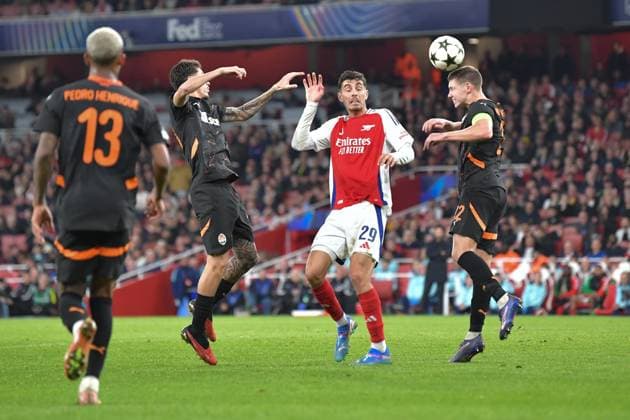 Kai Havertz of Arsenal FC and Mykola Matvienko of Shakhtar Donetsk challenge for the ball in Shakhtar Donetsk penalty area during the UEFA Champions League match between Arsenal and Shakhtar Donetsk at the Emirates Stadium, London, England on 22 October 2024. Copyright: xPhilxHutchinsonx 42010081