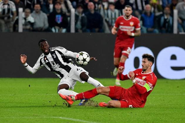 CALCIO - UEFA Champions League - Juventus FC vs VfB Stuttgart Timothy Weah Juventus FC and Atakan Karazor VfB Stuttgart during UEFA Champions League 2024 25 League Phase - football match between Juventus FC and VfB Stoccarda at Allianz Stadium Turin Italy - 22 October 2024 - ph Giuliano Marchisciano during Juventus FC vs VfB Stuttgart, UEFA Champions League football match in Turin, Italy, October 22 2024 Turin Italy  Copyright: xIPAxSport ABACAx