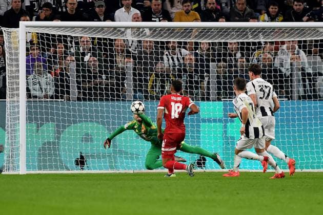 CALCIO - UEFA Champions League - Juventus FC vs VfB Stuttgart Mattia Perin Juventus FC during UEFA Champions League 2024 25 League Phase - football match between Juventus FC and VfB Stoccarda at Allianz Stadium Turin Italy - 22 October 2024 - ph Giuliano Marchisciano during Juventus FC vs VfB Stuttgart, UEFA Champions League football match in Turin, Italy, October 22 2024 Turin Italy  Copyright: xIPAxSport ABACAx