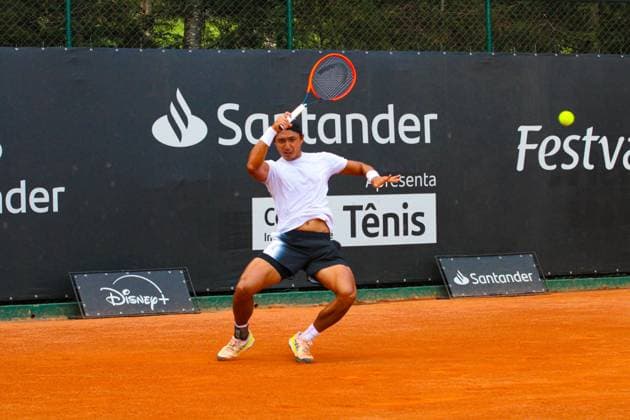Felipe Meligeni advances in the Curitiba Challenger CURITIBA (PR) 10 22 2024- TENNIS ATP, Tennis Herren TOUR CHALLENGER DE CURITIBA FELIPE MELIGENI- In the first round of the ATP Challenger de Curitiba, tennis player Pedro Sakamato on the main court of Graciosa Country Club on the afternoon of Tuesday, October 22, 2024. (Foto: Edson De Souza Thenews2 imago images) SPO  Copyright: xEdsonxTeodoroxDexSouzax