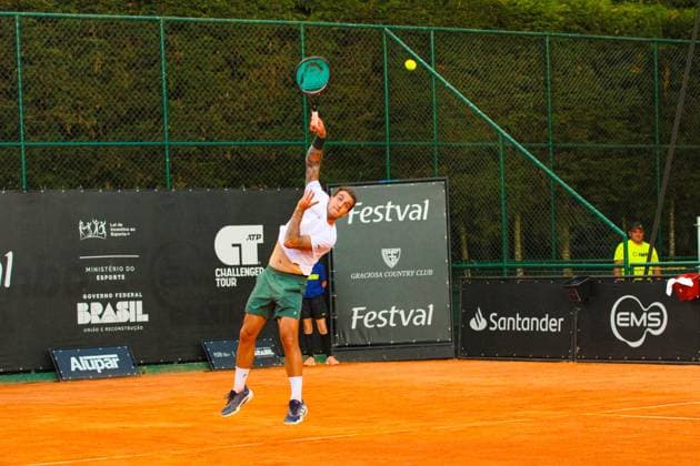 Felipe Meligeni advances in the Curitiba Challenger CURITIBA (PR) 10 22 2024- TENNIS ATP, Tennis Herren TOUR CHALLENGER DE CURITIBA FELIPE MELIGENI- In the first round of the ATP Challenger de Curitiba, tennis player Felipe Meligeni beat fellow Brazilian Pedro Sakamato on the main court of Graciosa Country Club on the afternoon of Tuesday, October 22, 2024. (Foto: Edson De Souza Thenews2 imago images) SPO  Copyright: xEdsonxTeodoroxDexSouzax