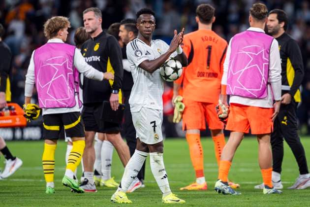 Real Madrid CF v Borussia Dortmund - UEFA Champions League 2024 25 League Phase MD3 Vinicius Junior of Real Madrid CF seen leaving the field with the ball that celebrate his hat trick during the UEFA Champions League 2024 25 League Phase MD3 match between Real Madrid CF and Borussia Dortmund at Estadio Santiago Bernabeu on October 22, 2024 in Madrid, Spain. Madrid Estadio Santiago Bernabeu Madrid Spain Copyright: xAlbertoxGardinx AGardin_20241022_Football_Champions_Real_Madrid_Borussia_Dortmund_32