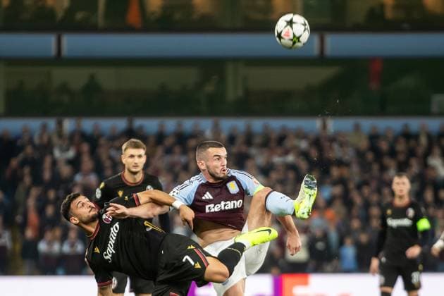 Aston Villa v Bologna Champions League 22 10 2024. Aston Villa midfielder John McGinn (7) battles for possession with Bologna forward Riccardo Orsolini (7) during the Champions League match between Aston Villa and Bologna at Villa Park, Birmingham, England on 22 October 2024. Birmingham Villa Park West Midlands England Editorial use only , Copyright: xManjitxNarotrax PSI-20660-0068