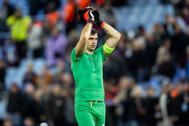 Aston Villa v Bologna Champions League 22 10 2024. Aston Villa goalkeeper Emiliano Martinez (23) applauds fans after the Champions League match between Aston Villa and Bologna at Villa Park, Birmingham, England on 22 October 2024. Birmingham Villa Park West Midlands England Editorial use only , Copyright: xManjitxNarotrax PSI-20660-0186