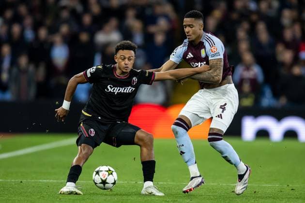 Aston Villa v Bologna Champions League 22 10 2024. Bologna forward Dan Ndoye (11) battles for possession with Aston Villa defender Ezri Konsa (4) during the Champions League match between Aston Villa and Bologna at Villa Park, Birmingham, England on 22 October 2024. Birmingham Villa Park West Midlands England Editorial use only , Copyright: xManjitxNarotrax PSI-20660-0145