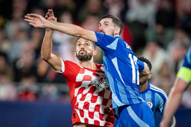 Girona FC Vs Slovan Bratislava in Barcelona, Spain - 22 Oct 2024 Kenan Bajric (R)(Slovan Bratislava) and Cristian Stuani (L)(Girona FC) in action during the UEFA Champions League match between Girona FC and Slovan Bratislava at Estadi Municipal de Montilivi. Final Score: Girona FC 2;0 Slovan Bratislava Barcelona Spain Copyright: xFelipexMondinox xSOPAxImagesx SP0479-0646