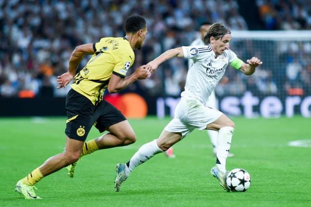 (241023) -- MADRID, Oct. 23, 2024 -- Luka Modric (R) of Real Madrid competes during the third round match of UEFA Champions League between Real Madrid and Borussia Dortmund in Santiago Bernabeu stadium, Madrid, Spain, Oct. 22, 2024. (Photo by Xinhua) (SP)SPAIN-MADRID-FOOTBALL-UEFA CHAMPIONS LEAGUE-REAL MADRID VS DORTMUND GustavoxValiente 