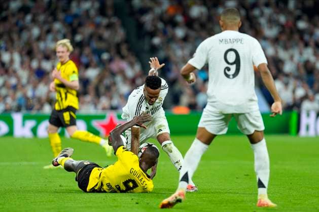 Real Madrid vs Borussia Dortmund Serhou Guirassy of Borussia Dortmund and Eder Militao of Real Madrid CF during Real Madrid vs Borussia Dortmund at Santiago Bernabeu on October 22sd 2024 EDITORIAL USE ONLY Copyright: xx Senis-Cebolla ALFAQUIx 0774882446st