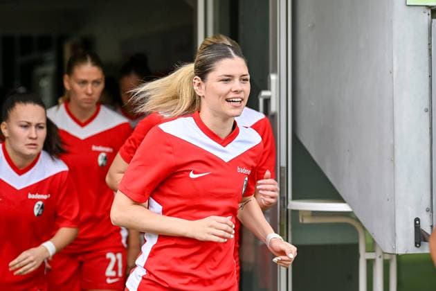 Eileen Campbell SC Freiburg Frauen, 10 GER, SC Freiburg RB Leipzig, Frauen Fussball, Google Pixel Frauen Bundesliga, 7 Spieltag, Saison 2024 2025, 20 10 2024 DFB REGULATIONS PROHIBIT ANY USE OF PHOTOGRAPHS AS IMAGE SEQUENCES AND OR QUASI VIDEO GER, SC Freiburg RB Leipzig, Frauen Fussball, Google Pixel Frauen Bundesliga, 7 Spieltag, Saison 2024 2025, 20 10 2024 Freiburg Copyright: xEibner-Pressefoto ThomasxHessx EP_THS