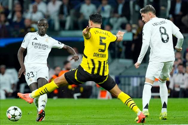 Real Madrid vs Borussia Dortmund Ferland Mendy of Real Madrid CF and Ramy Bensebaini of Borussia Dortmund during Real Madrid vs Borussia Dortmund at Santiago Bernabeu on October 22sd 2024 EDITORIAL USE ONLY Copyright: xx Senis-Cebolla ALFAQUIx 0774883324st