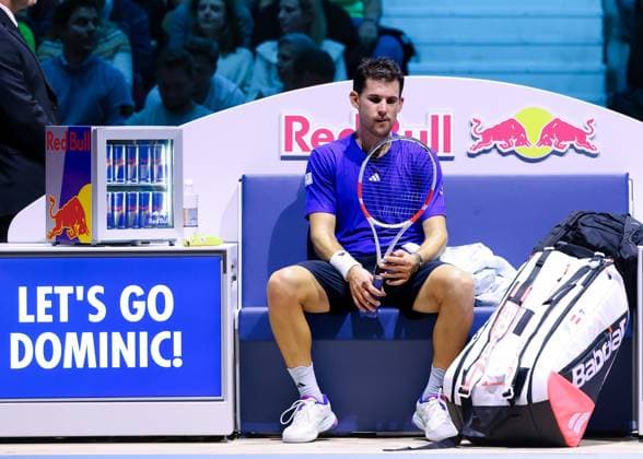 Dominic Thiem sits on the bench during the break and watches his racket Tennis ERSTE BANK OPEN 2024 ATP 500 Stadthalle Vienna Austria 22 October 2024 Copyright: xJuergenxHasenkopfx