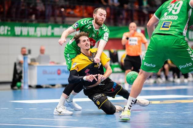 22 10 2024 Handball, 2024 2025, 2 Daikin Bundesliga, Matchday 8, GWD Minden HSC 2000 Coburg L R Alexander Weck Minden , Mikael Helmersson Coburg