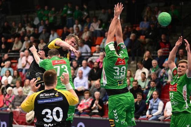 22 10 2024 pmk NH132391 Handball Men 2 Bundesliga Season 2024 2025 Merkur Arena Luebbecke TSV GWD Minden HSC 2000 Coburg Nils ROELLER 30 Coburg Alexander WECK 73 Minden Janis Pavels VALKOVSKIS 26 Coburg Carles ASENSIO CAMBRA 39 Minden Niclas Benedict HEITKAMP 23 Minden