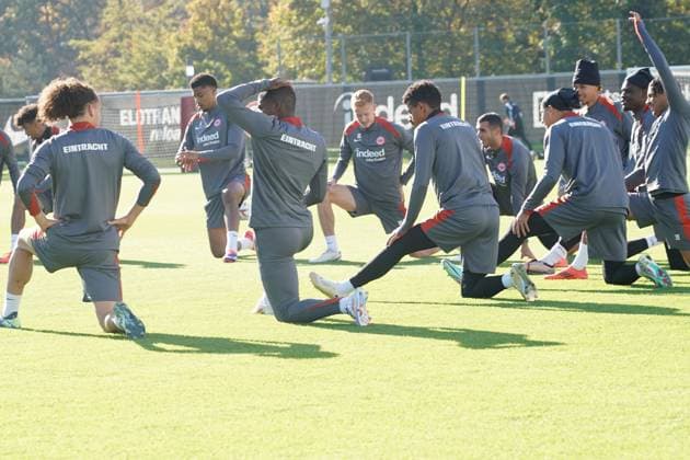Eintracht Frankfurt team warm up MAX Frankfurt 23 10 2024 Eintracht Frankfurt final training before the Europa League against Riga, Deutsche Bank Park, UEFA Europa League