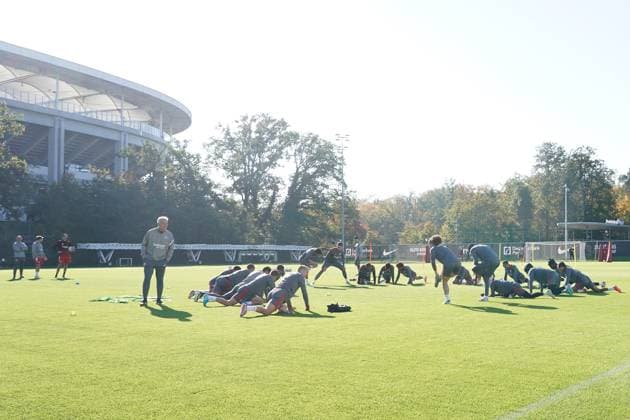Eintracht Frankfurt team warm up MAX Frankfurt 23 10 2024 Eintracht Frankfurt final training before the Europa League against Riga, Deutsche Bank Park, UEFA Europa League