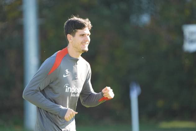 Igor Matanovic Eintracht Frankfurt, 09 arrives late for training and warms up individually Frankfurt 23 10 2024 Eintracht Frankfurt final training session before the Europa League against Riga, Deutsche Bank Park, UEFA Europa League