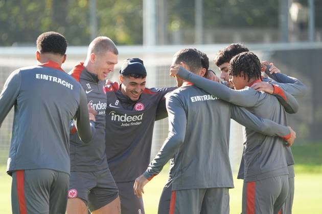 Team celebrates victory in internal competition Frankfurt 23 10 2024 Eintracht Frankfurt final training before the Europa League against Riga, Deutsche Bank Park, UEFA Europa League
