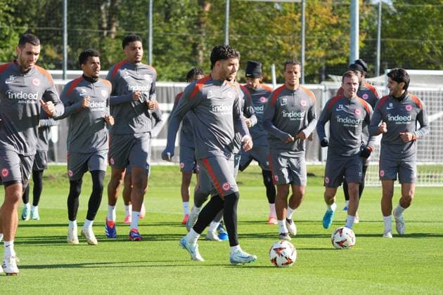 Omar Marmoush Eintracht Frankfurt, 07 and the team warm up Frankfurt 23 10 2024 Eintracht Frankfurt final training before the Europa League against Riga, Deutsche Bank Park, UEFA Europa League